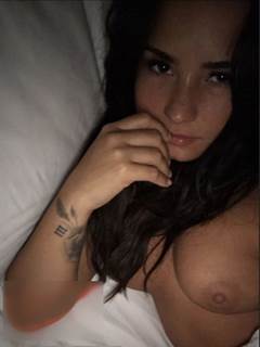 Demi Lovato nua videos e fotos pelada