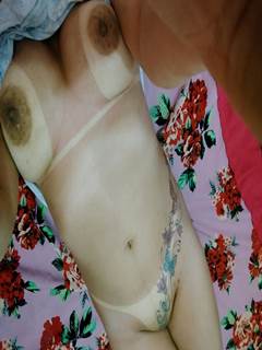 Nudes da buceta tatuada de uma amadora rabuda